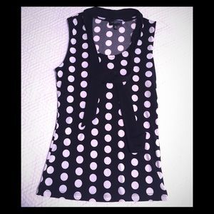 Limited sleeveless top. Blk & White polka dots